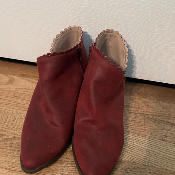 Burgundy ankle boots in GUC - Picture 2 of 7